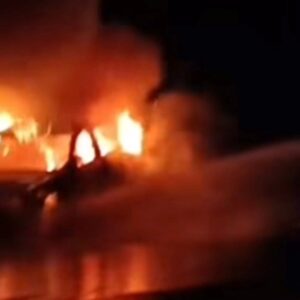 seyir halindeki otomobil alev topuna dondu GfSMkHIE