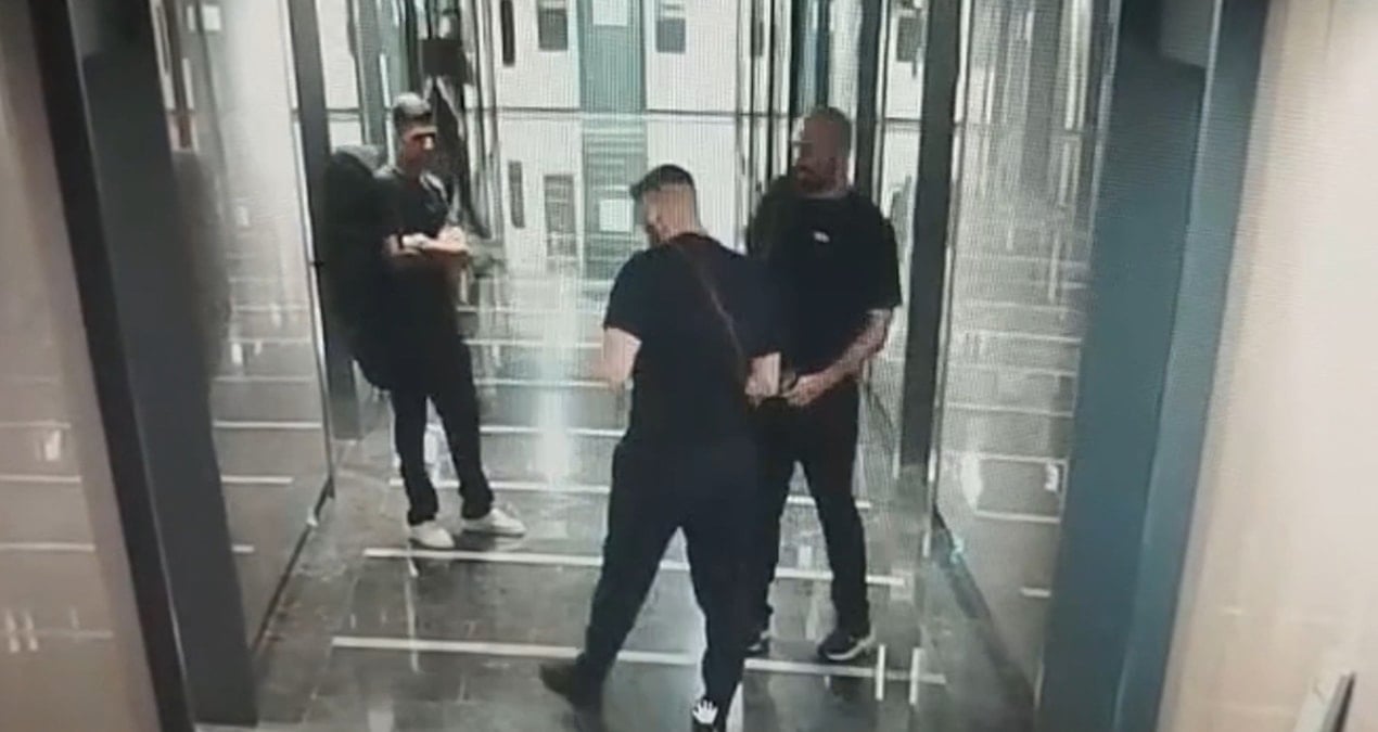 interpol tarafindan aranan kisi istanbulda gitar kilifinda kalasnikofla yakalandi qMQgkXzj