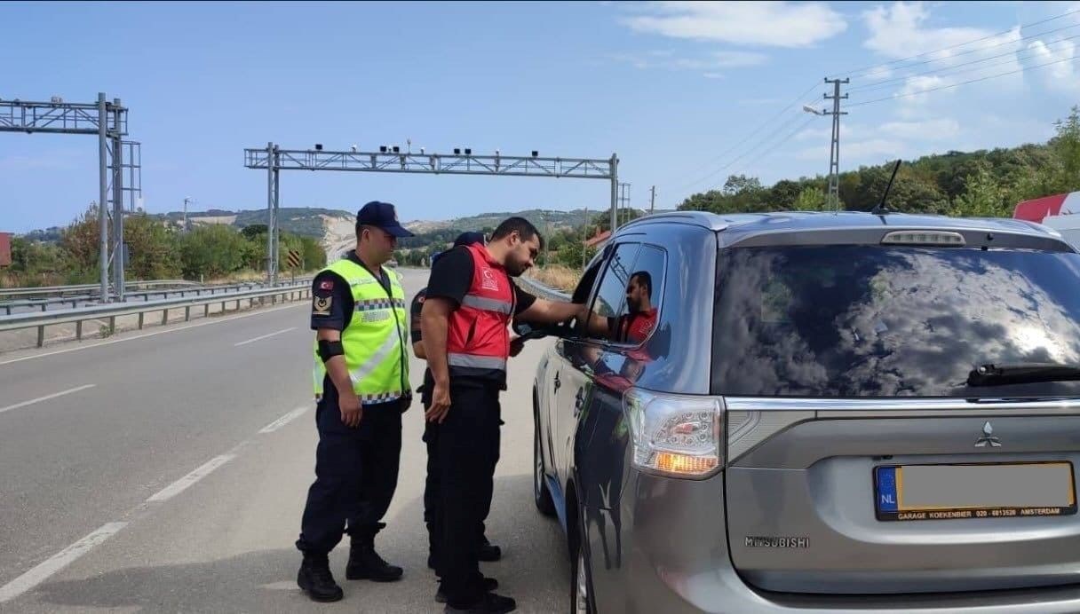 sinopta huzur uygulamasi 3 kisi yakalandi 5s9Crt5A