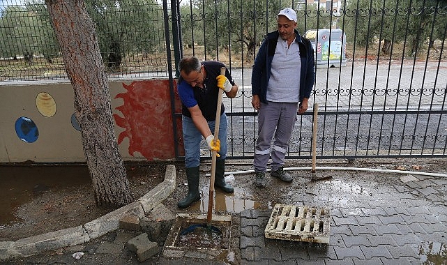 edremit belediyesi saganak yagislara karsi 724 sahada AZZE7Cl2