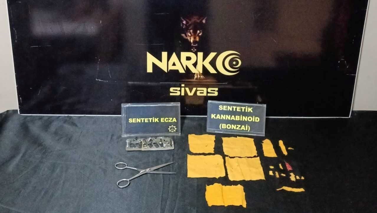 kagitlaraemdirilmis sentetik uyusturucu ele gecirildi gdnZN2Ph.jpg