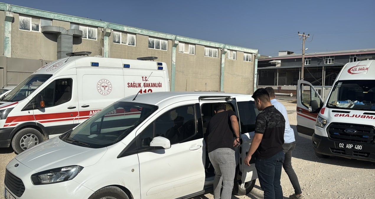 konteynerde dehset annesiyle kavga eden babasini bicakladi cxzdB3bZ