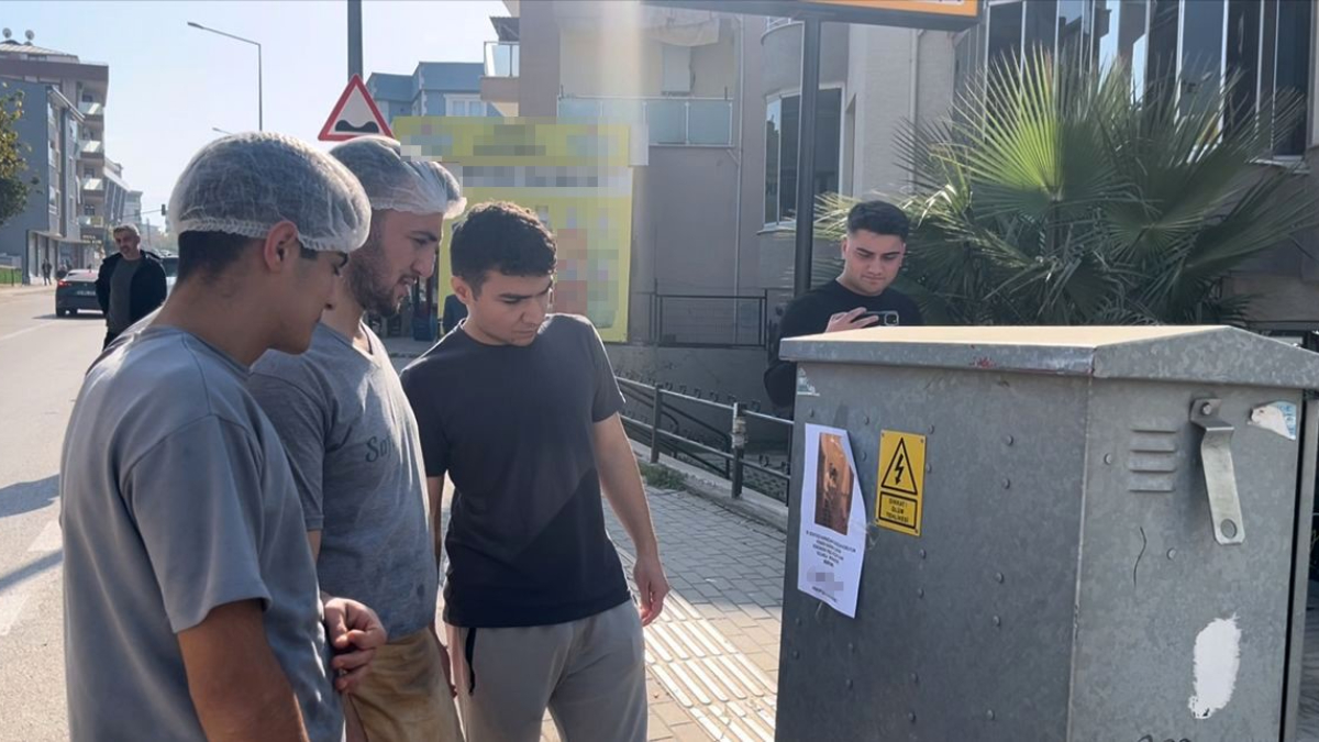 bursadan bir tanidiginin fotografini her yere asti kizlarinizi bu adamdan uzak tutun W3911KrU.jpg