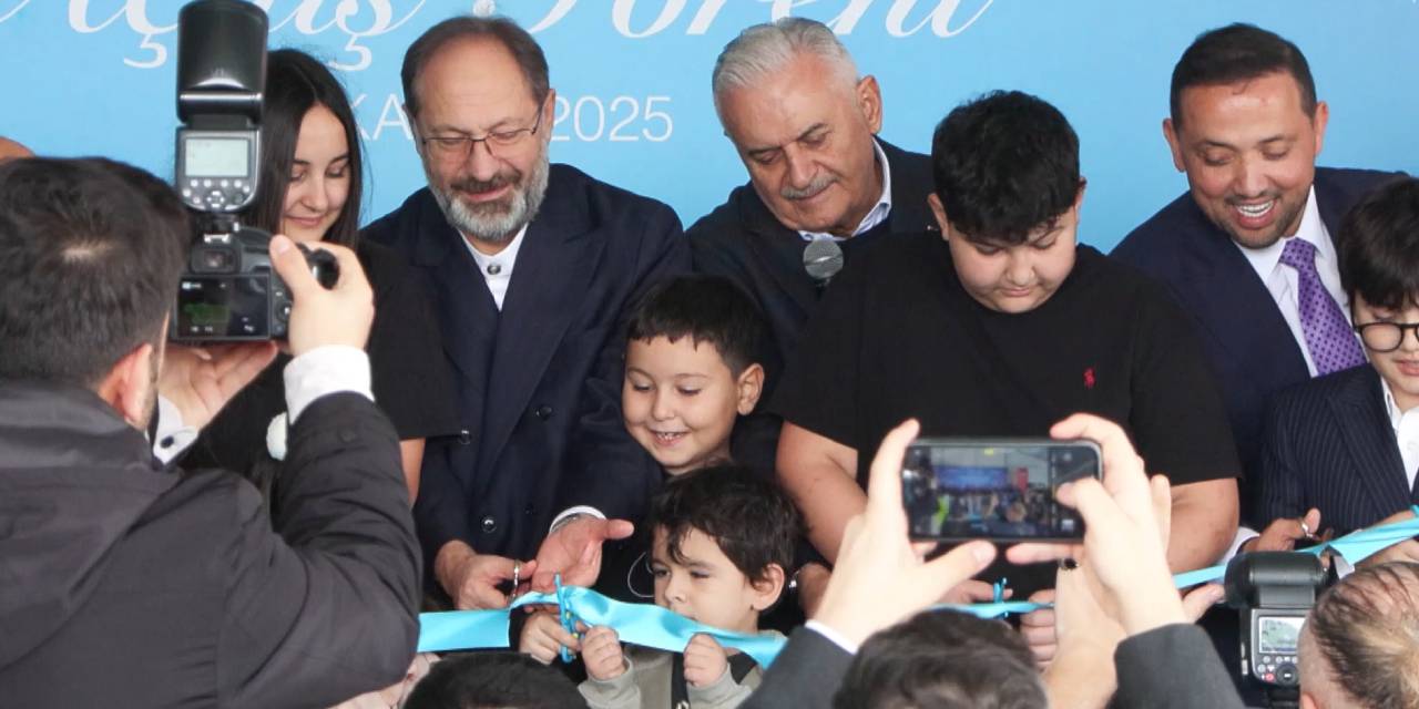 gorevden alindi ama torenlere devam ediyor ali erbas anaokulu acilisinda ortaya cikti sNeLzAII.jpg