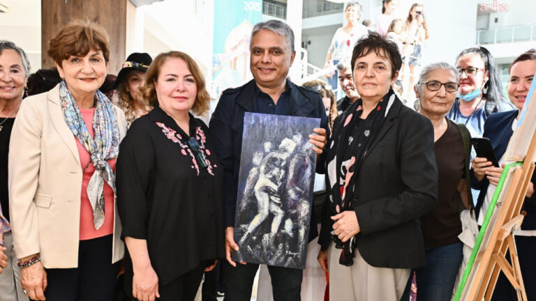 antalyanin-sanat-rotasi-cizildi-gelecegin-renkleri-muratpasada-sahne-aliyor-cEDHQyB1