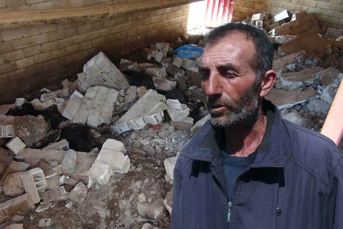 Gece Yağmurun Ardından Çöken Ahır, Çiftçinin Hayatını Alt Üst Etti