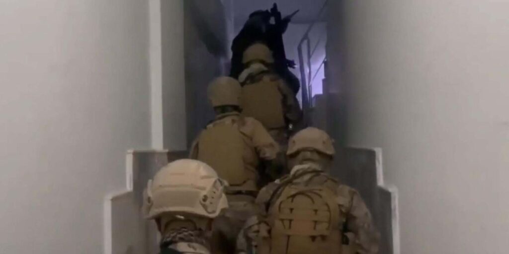 izmirde-okullara-yonelik-tehdit-operasyonu-30-gozalti-qMybORZ1