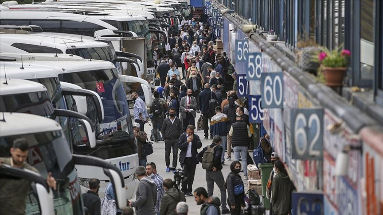 Bayramda Yolculuk Zorlaştı: Bilet Fiyatları Uçuşa Geçti