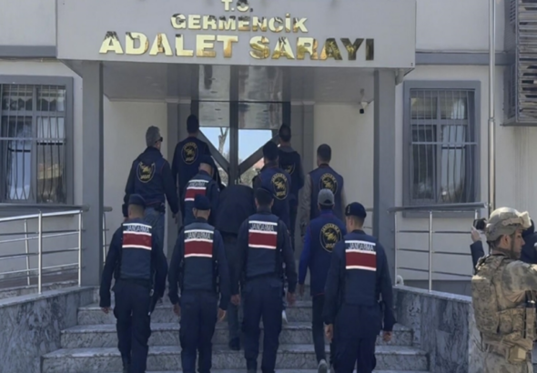 cani-evlat-annesini-odunla-oldurdu-cgQCgwqP