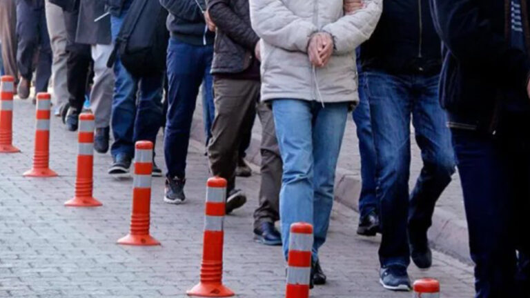 kardes-cinayetiyle-ilgili-baba-ve-iki-oglu-tutuklandi-rnIXVqtc